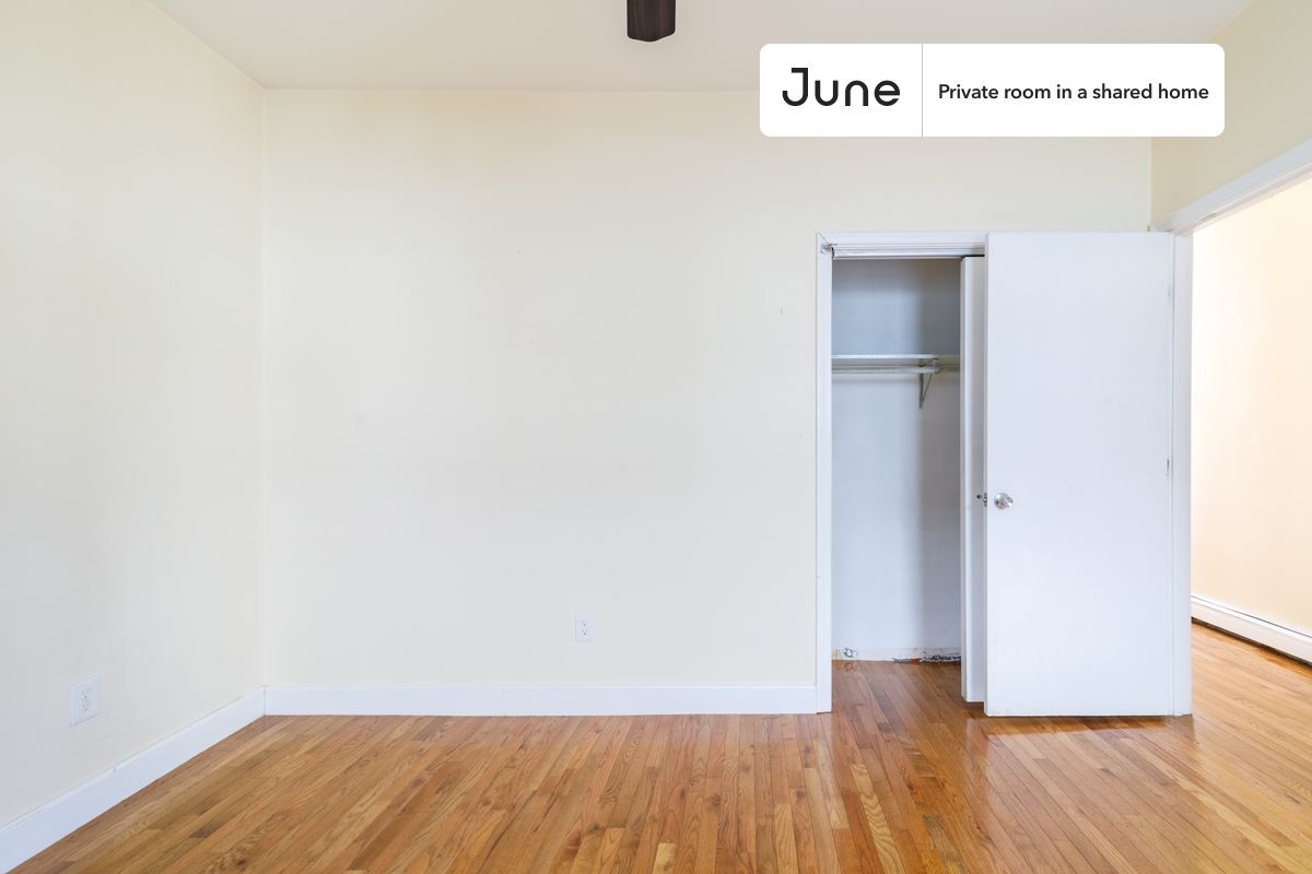 Building Photo - Private bedroom in 2 bed/1 bath Home