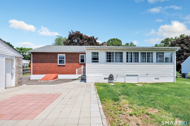 Building Photo - 61 Wakeley St