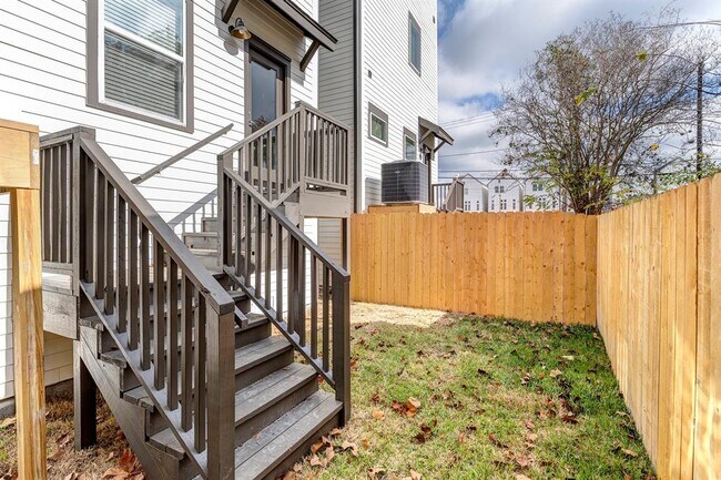 Building Photo - 1304 W 23rd St