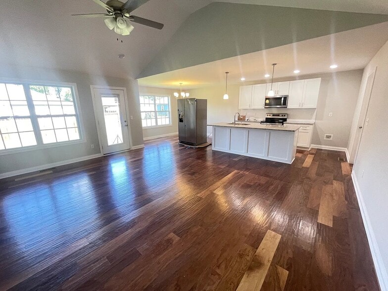 Building Photo - 2027 Spring Lakes Cir