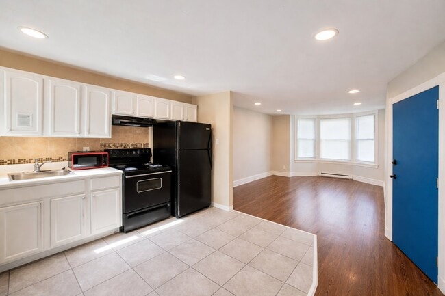 Building Photo - 1120 S 52nd St