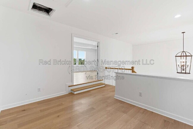 Building Photo - 4016 Dahlia Dr