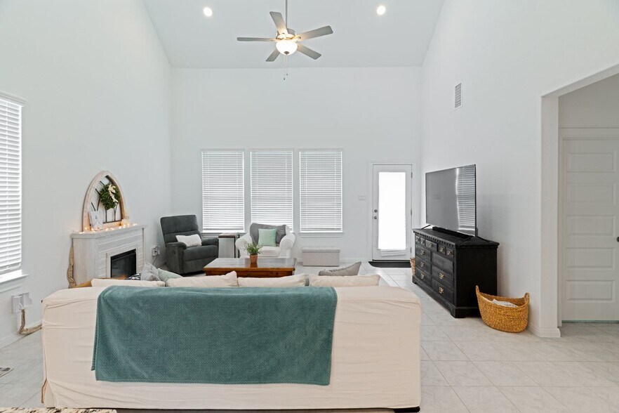 Building Photo - 237 Sand Lily Ln