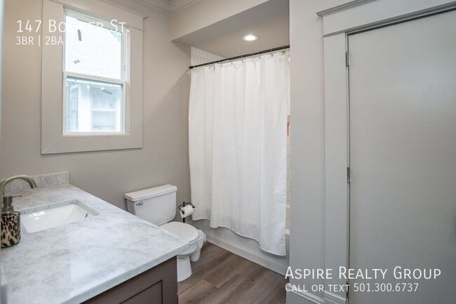 Building Photo - 147 S Booker St