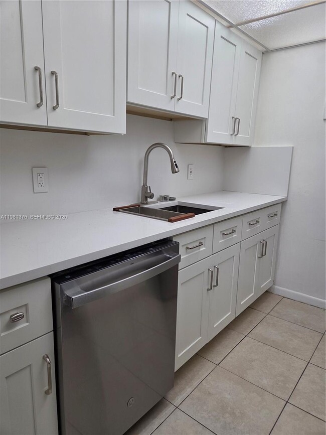 Building Photo - 2350 NE 135th St