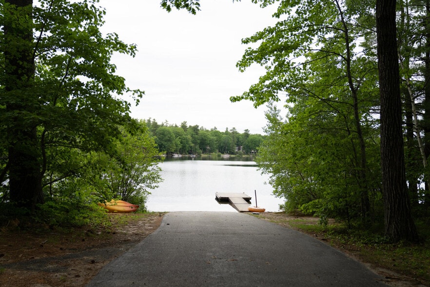 Boat launch - 2 Kentwood Rd
