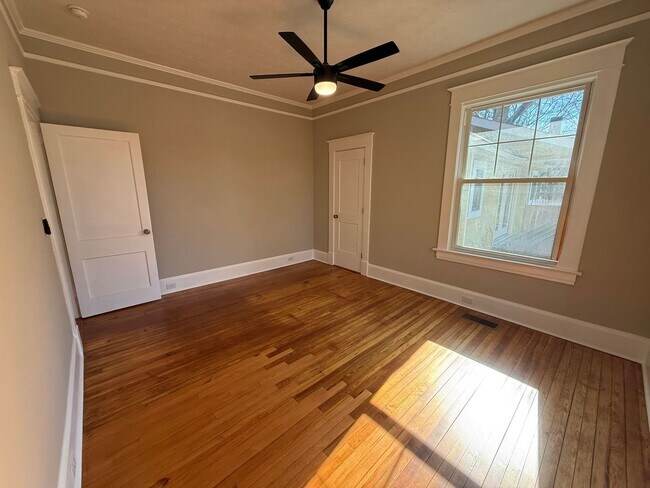 Building Photo - 4 Bedroom Fully Remodeled House Located in Five Points!