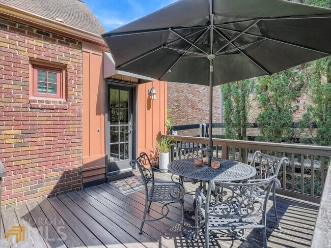 Building Photo - 3312 W Shadowlawn Ave NE