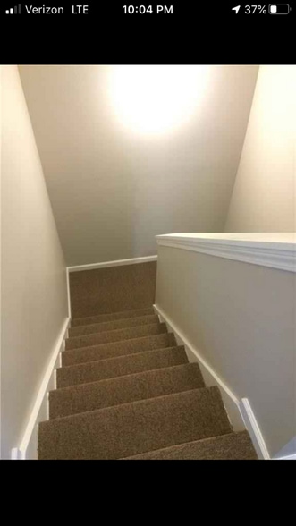 Building Photo - 1058 S Plymouth Ave