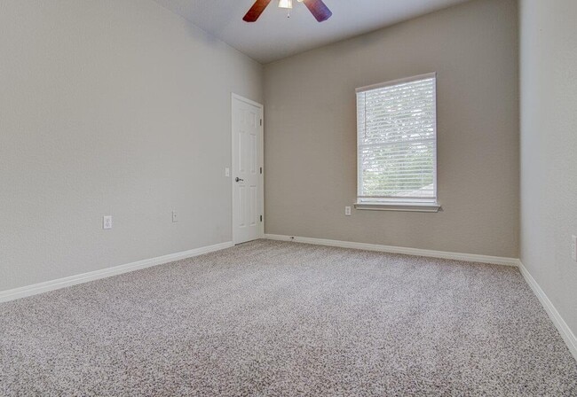 Building Photo - 1702 Singleton Ave