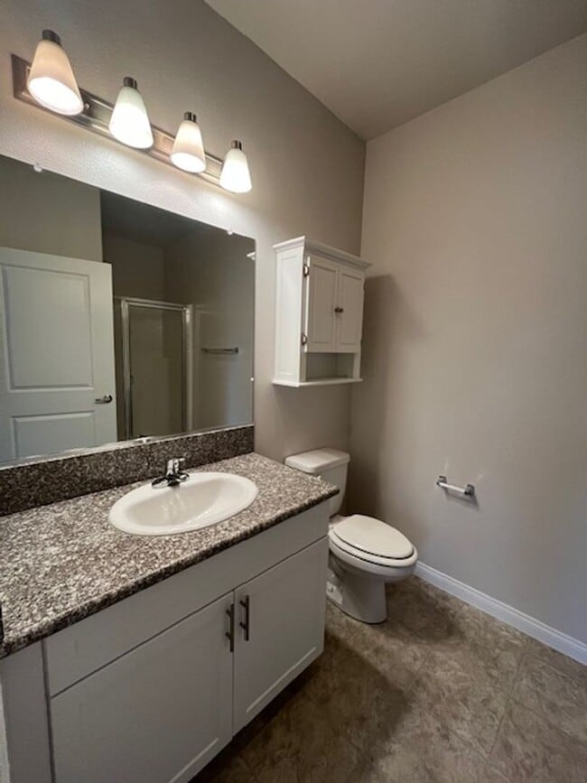 Building Photo - 877 Humbert Ave