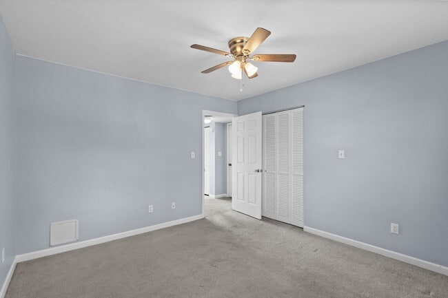 Building Photo - Now Allowing 1 small dog under 30Lbs - Spacious 2 bed/2 bath Deer Creek Villas-Surfside