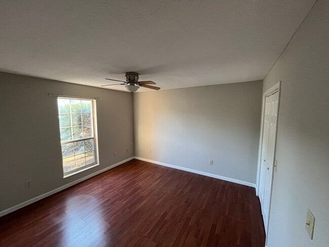 Building Photo - 1611 Meadow Spring Dr