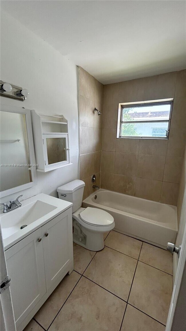 Building Photo - 2121 NE 168th St