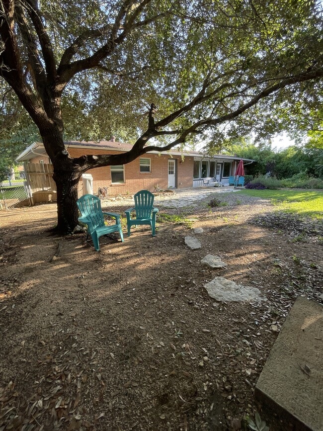 Building Photo - 403 Marquis Ln