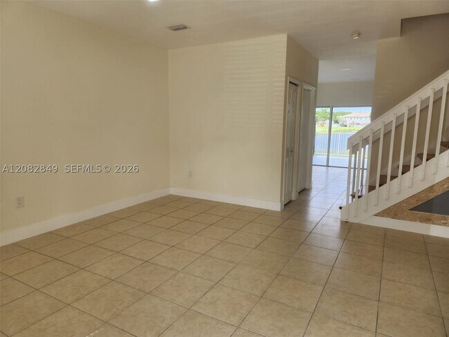Building Photo - 1525 SE 31st Ct