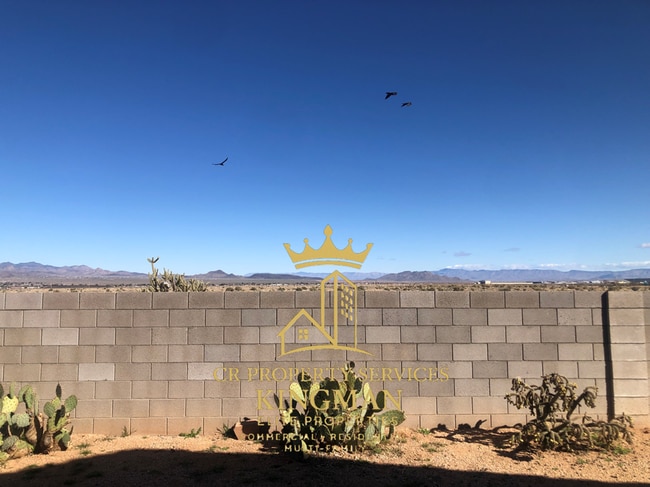 Building Photo - Beautiful 3 bed 2 bath Split Floor plan home - Near KRMC Hualapai Mountain Campus