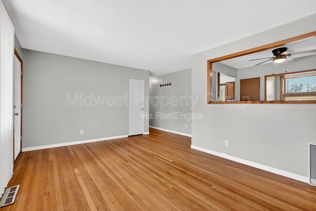 Building Photo - 515 Topaz Ave