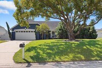 Building Photo - 5517 Loma Vista Dr E