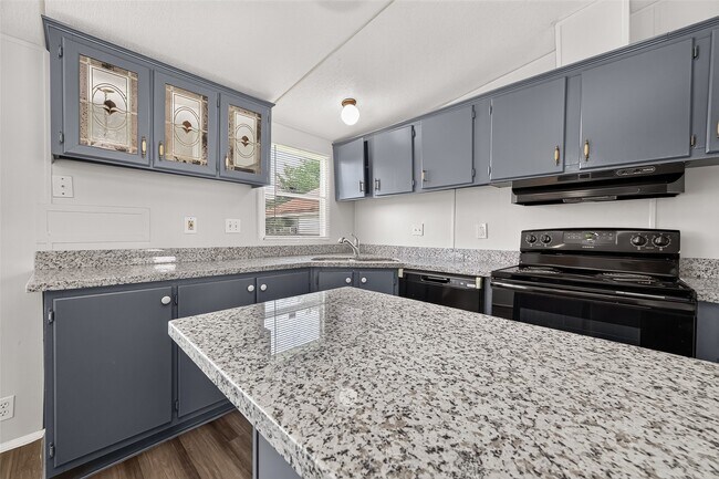 Building Photo - 20306 Mountain Dale Dr