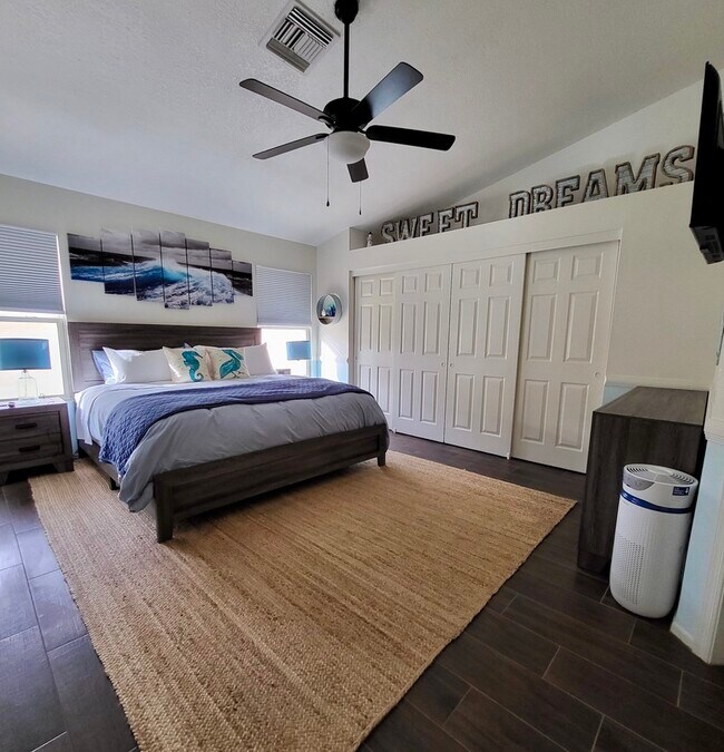 Building Photo - 6609 W Sierra St