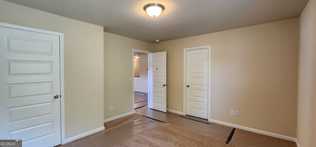 Building Photo - 525 Twelve Oaks Dr