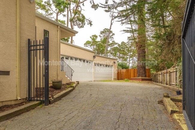 Building Photo - 4083 Sunset Ln