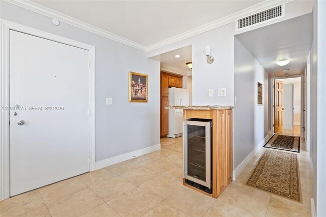 Building Photo - 1 Las Olas Cir