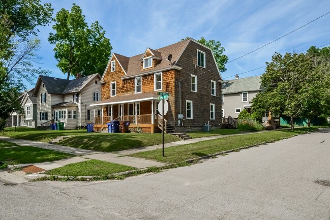 Building Photo - 227 Valley Ave NW