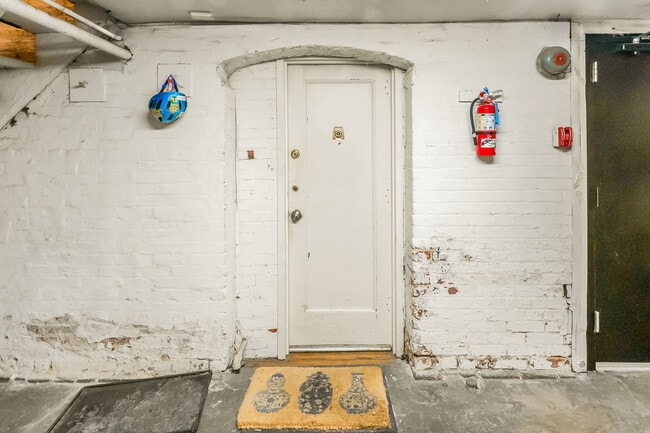 Building Photo - 1832 Biltmore St NW