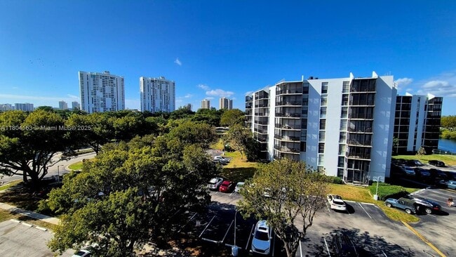 Building Photo - 3625 N Country Club Dr