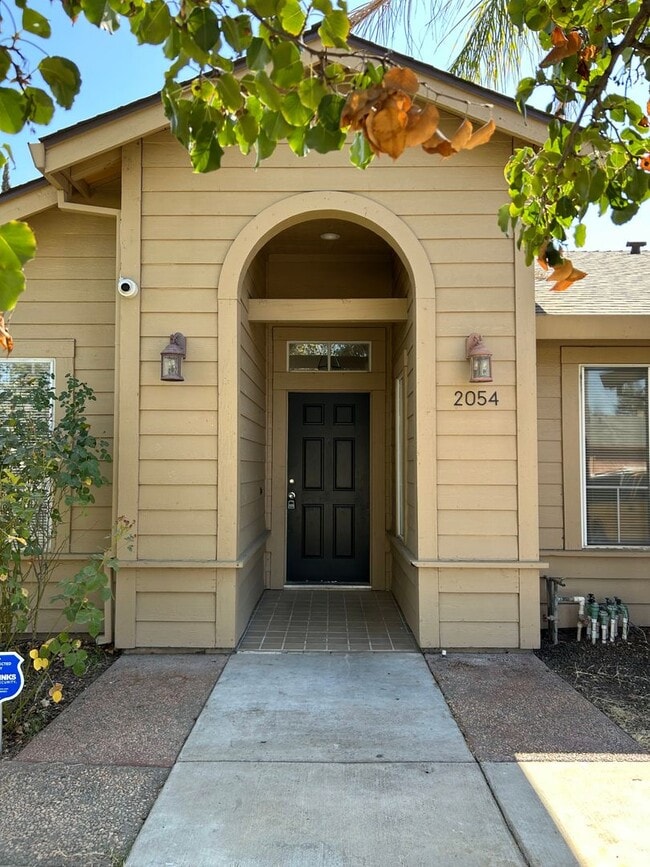 Primary Photo - Beautiful 3 bedroom Home. 1st Month Free with 1 year Lease!