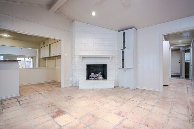 Building Photo - 10660 Pagewood Dr