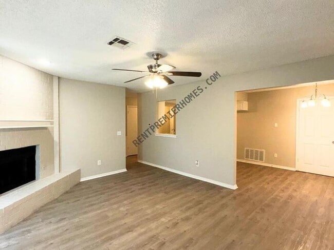Building Photo - 8741 Hillridge Dr