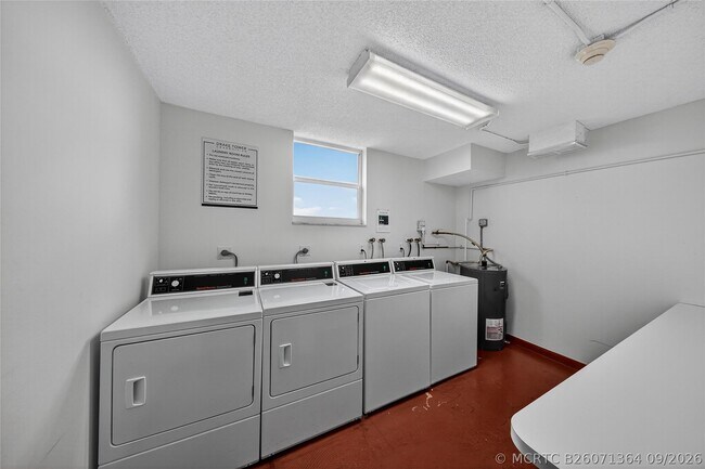 Building Photo - 1800 N Andrews Ave
