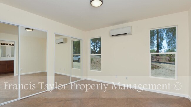 Building Photo - 3 Bedroom Home off Mary Lane