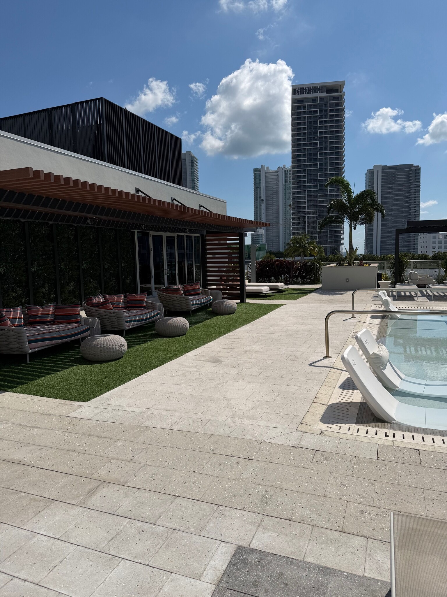 Building Photo - 237 NE 33rd St