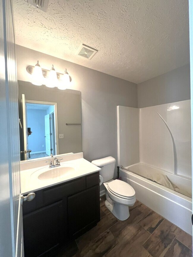 Building Photo - 813 Vigilant Dr