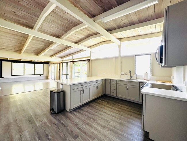 Building Photo - 4 Bedroom, 3 Bathroom House