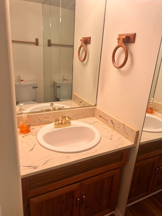 Building Photo - Relaxing Townhome with Private Pool Access...
