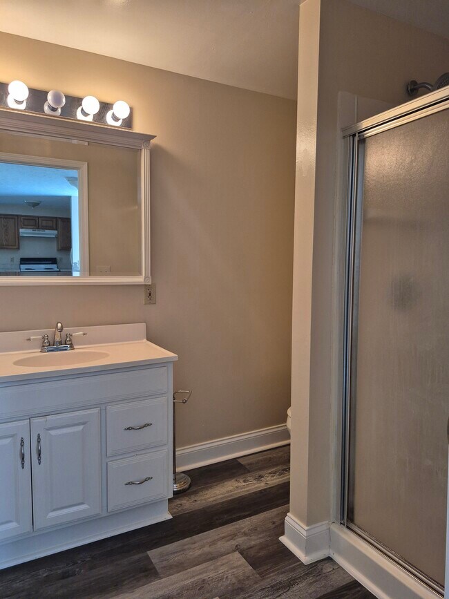 Building Photo - 124 Crain Ave