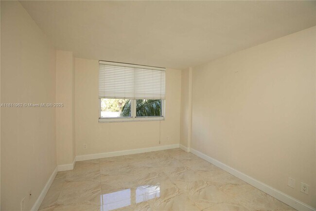 Building Photo - 770 Claughton Island Dr