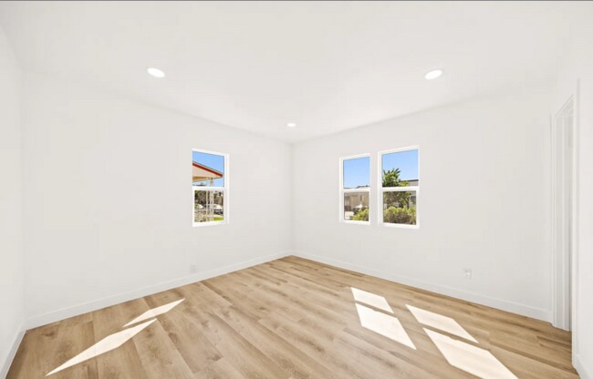 Building Photo - 2927 W Shorb St