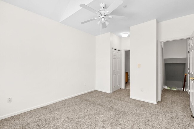 Building Photo - 2 Bed 1.5 Bath - Germantown Condo - Attach...