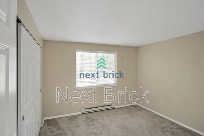 Building Photo - 1138 N 198th St
