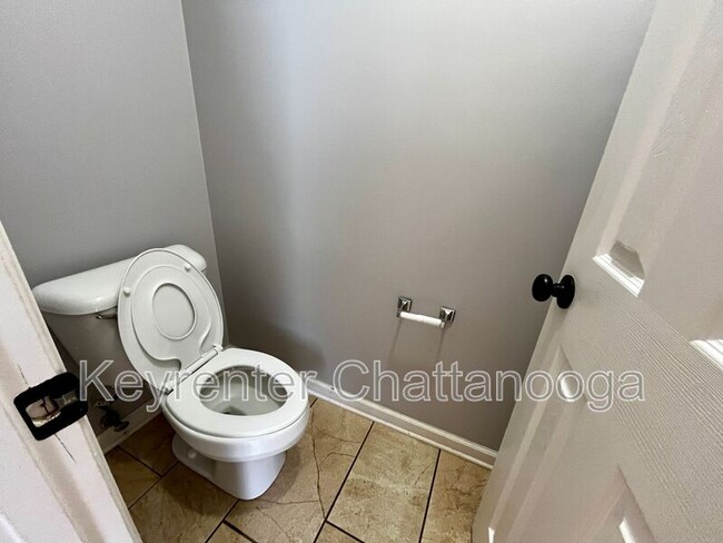 Building Photo - 5775 Crooked Creek Dr