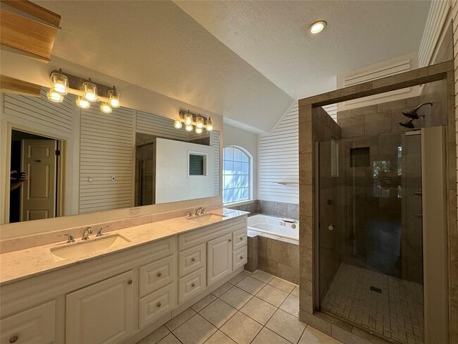 Building Photo - 10902 Grassmere Ct