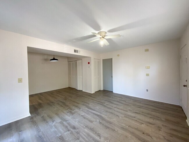 Building Photo - Campus Edge #201