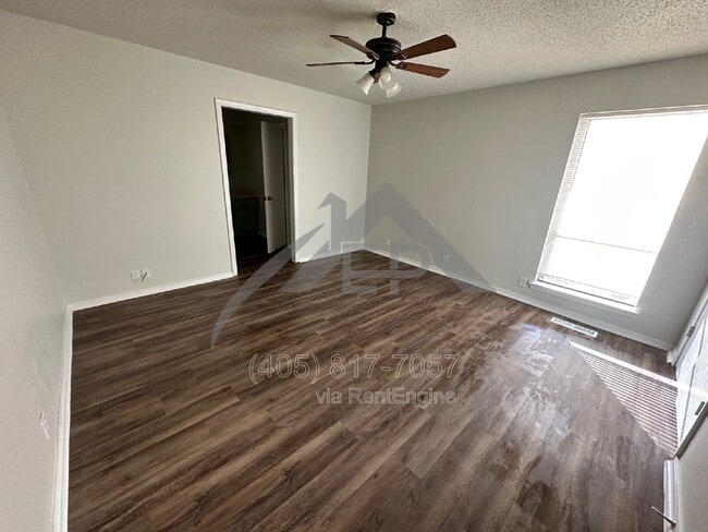 Building Photo - 405 Norton Cir