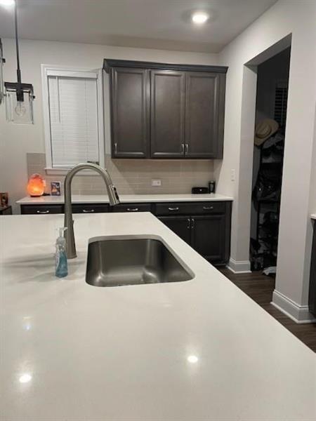 Building Photo - 112 Blue Iris Ct